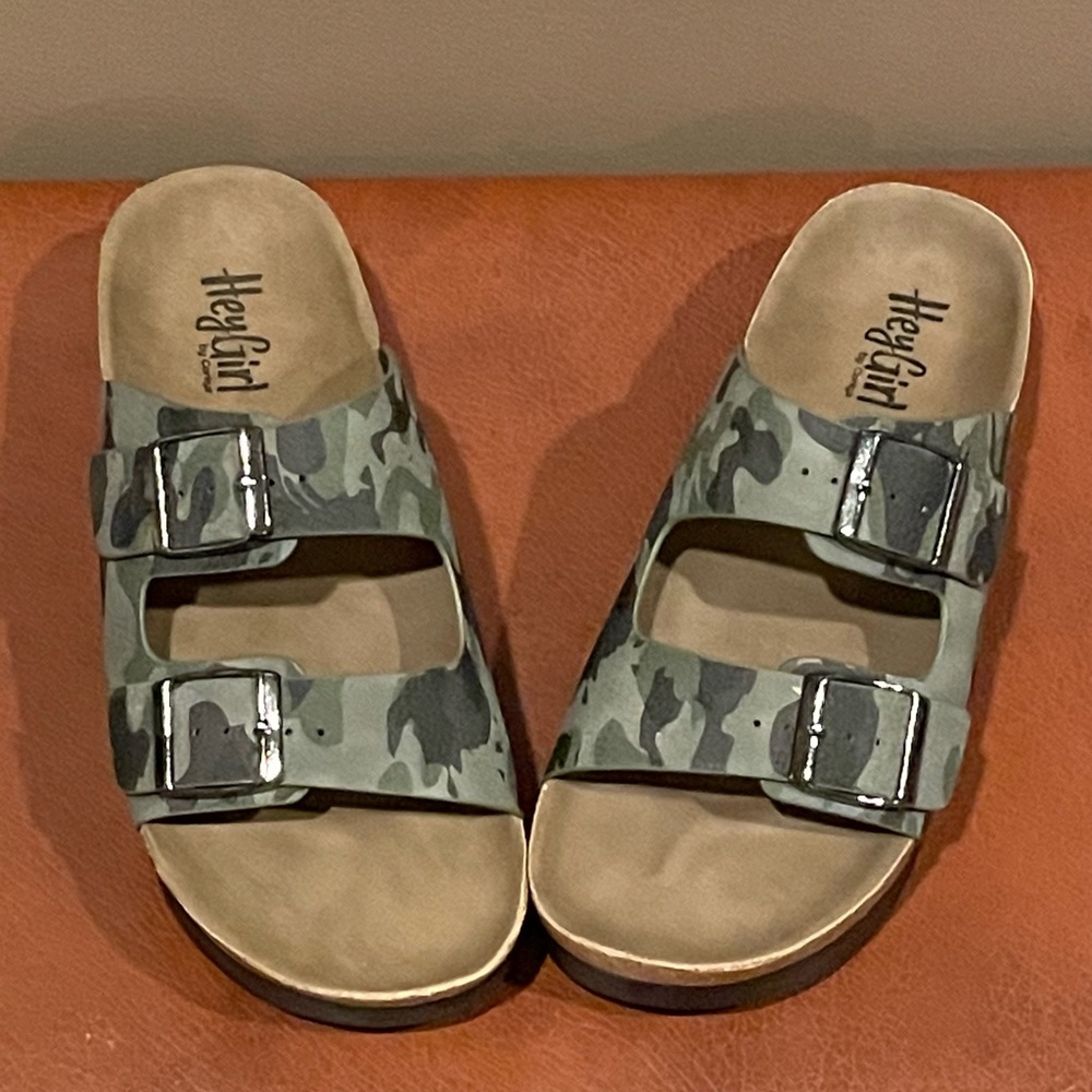 🎉❤️NEW LAST ONE! SALE! Corkys Camo Print Sandals Size 10 - Picture 4 of 4